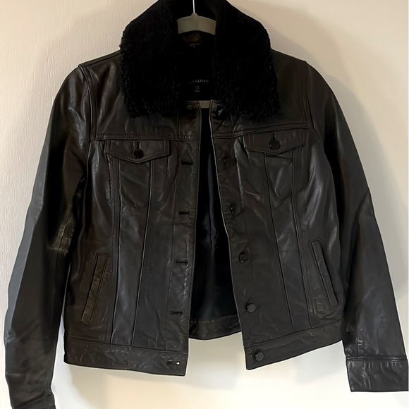 Banana Republic Jackets & Blazers - 💋Banana Republic Black Leather JacketWith Detachable Sherpa Collar. Like New.
